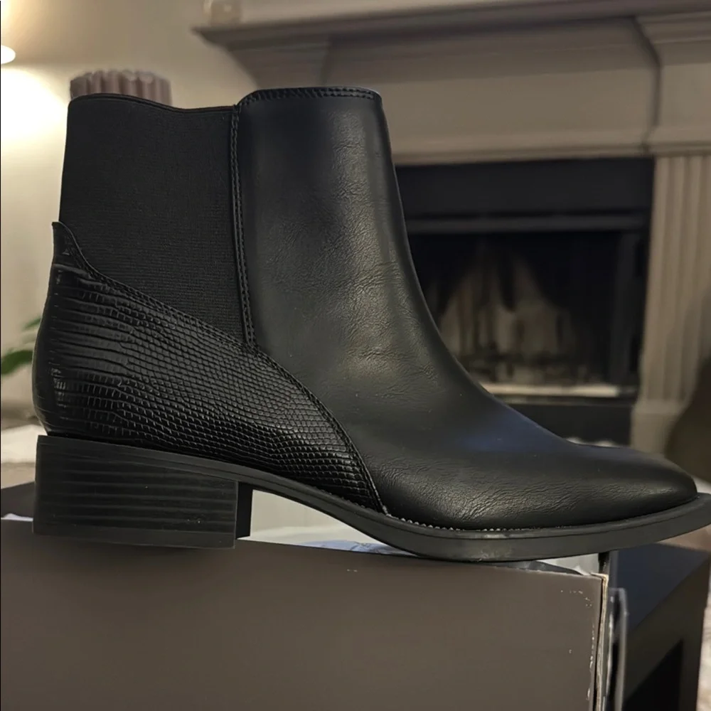 Style & Co
Women's Edwinaa Gore Booties BRAND NEW IN BOX‼️ Size 8M Color Black - Picture 2 of 16